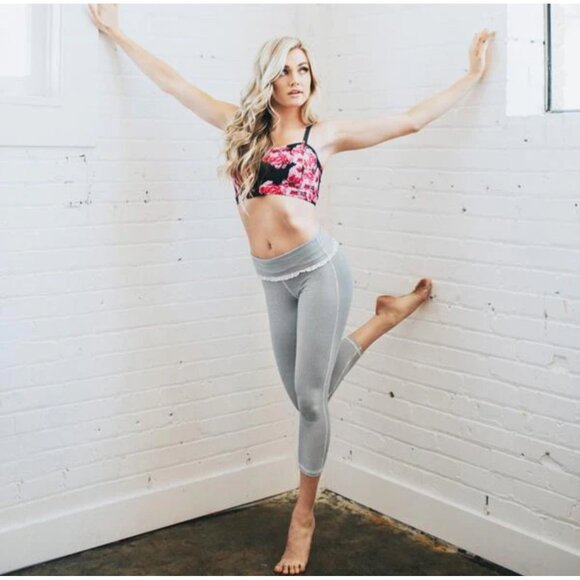 Albion Petal Leggings Women Small Ruffle Capri Y2K Balletcore Pilates Gym Stripe - Picture 1 of 16